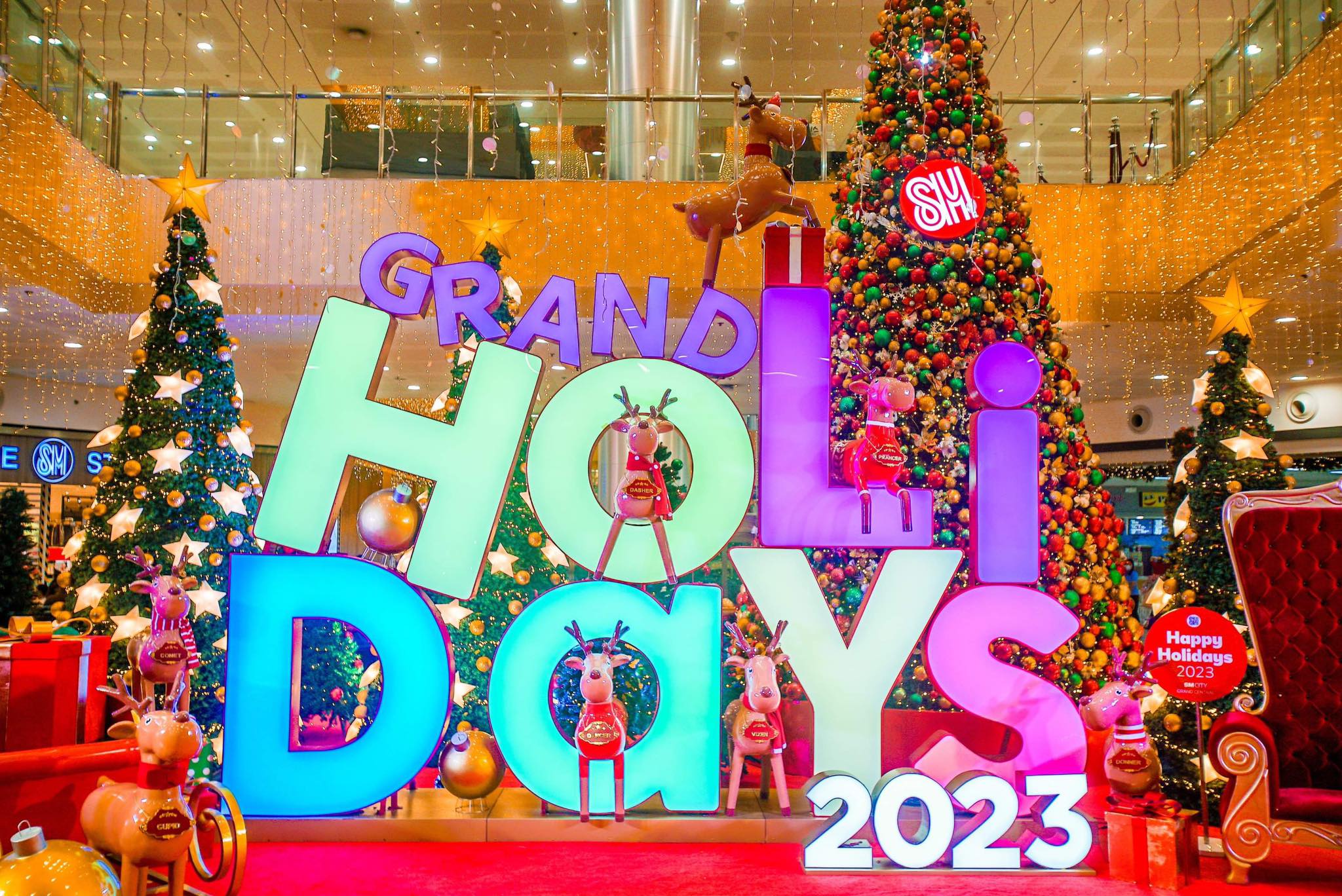 Grand Holiday Lights Up SM City Grand Central’s Centerpiece